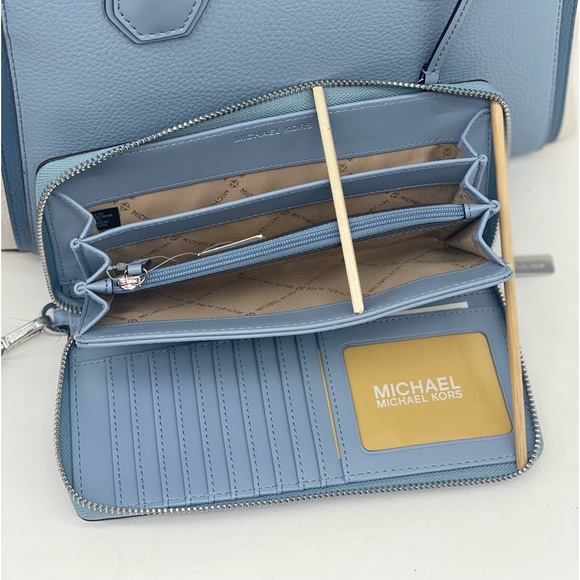 Michael Kors Mercer Medium Belted Satchel
Crossbody And Wallet Set - Picture 6 of 13